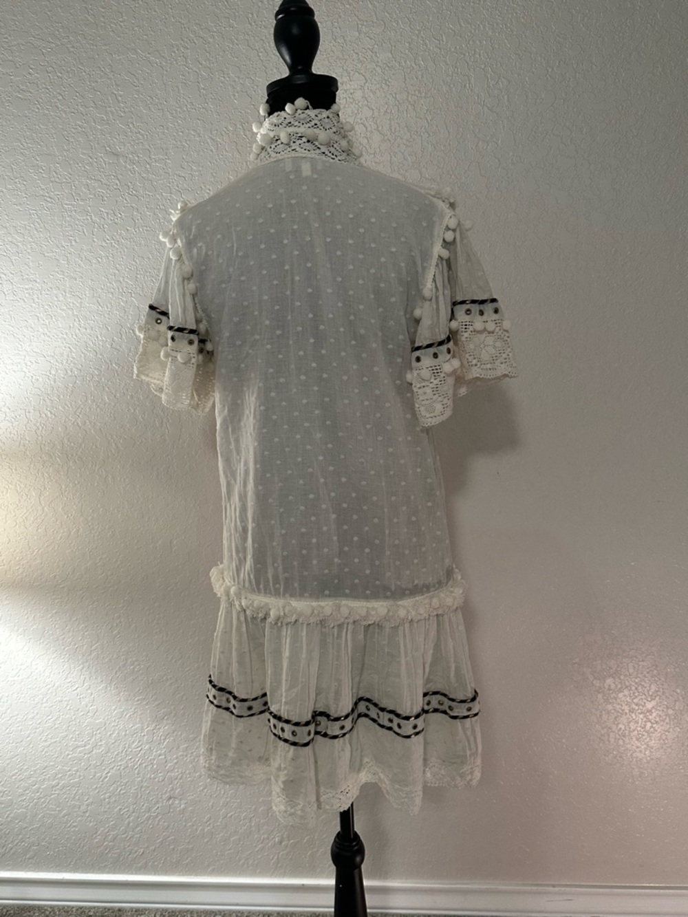 Boho Chic White Mini Dress with Lace Trim - Picture 3 of 4